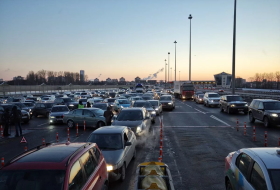 Дальнобойщики в Петербурге заблокировали выезды на платную дорогу
