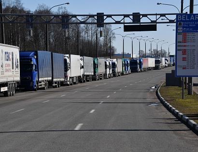 Заторы большегрузов на белорусской границе могут привести к росту тарифов фото №1