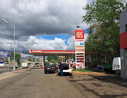 Московские АЗС не доливают бензин автовладельцам фото №1