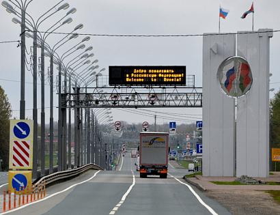 Из-за сбоя в интернете на белорусско-российской границе собрались очереди из фур фото №1