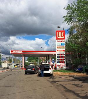 Московские АЗС не доливают бензин автовладельцам